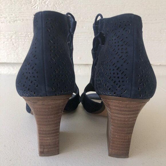 Vince Camuto Navy Corbina Size 10M Laser Cut Block Heel Ankle Boot - Picture 6 of 13